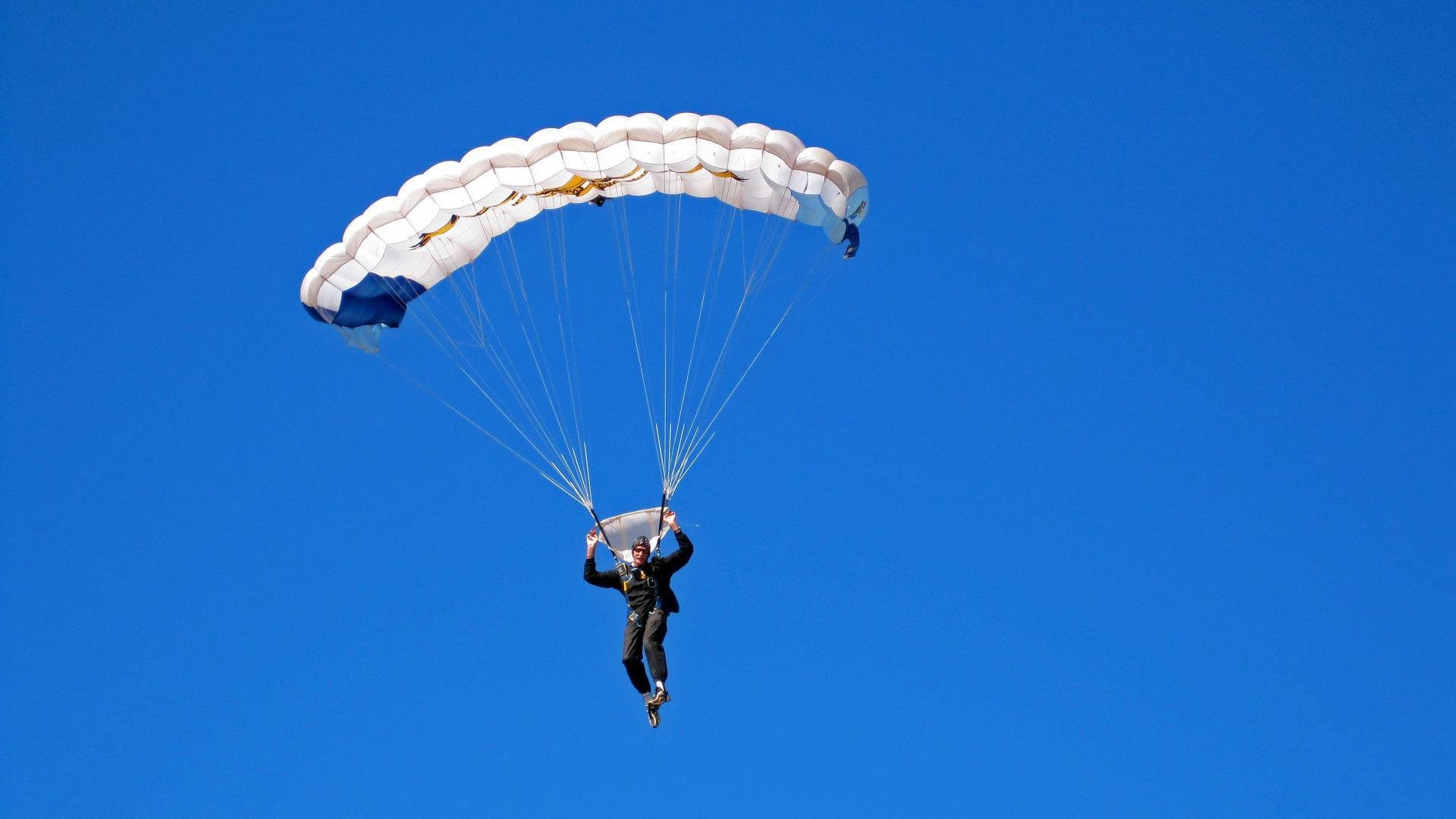 九游体育网站-_探秘极地冰川冰泳：挑战人类极限_，极地冰川是淡水吗  第1张
